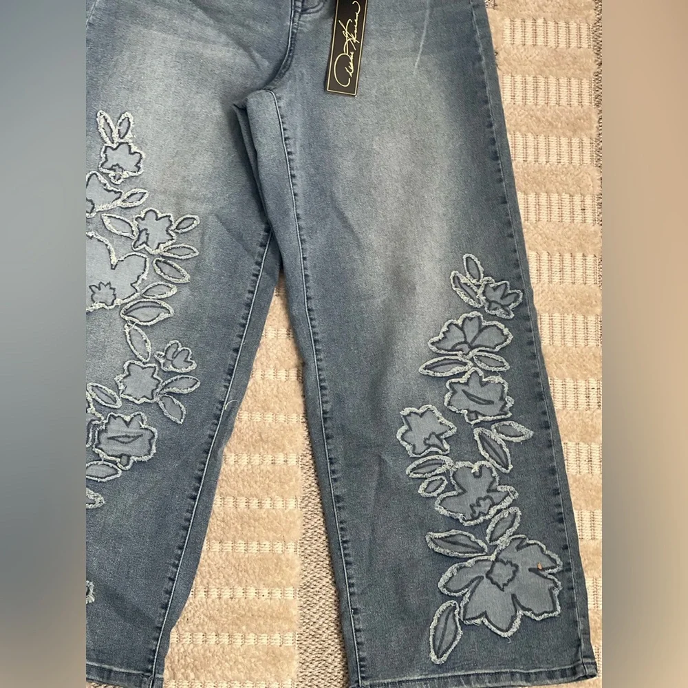 NWTS DG2 by Diane Gilman Any 3/$28 w/$4.99 ship  Floral Embroidered Cropped Jean - Picture 3 of 15